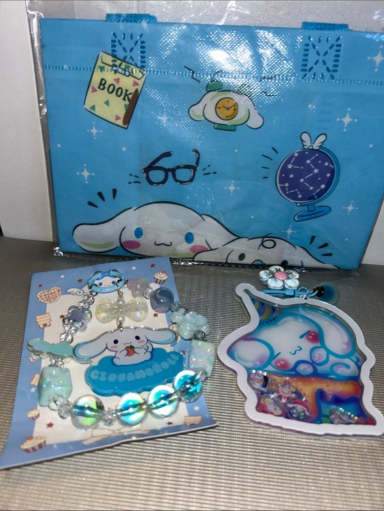 Accessories - ✨BUNDLE✨Cinnamoroll reusable bag and two bag charms
